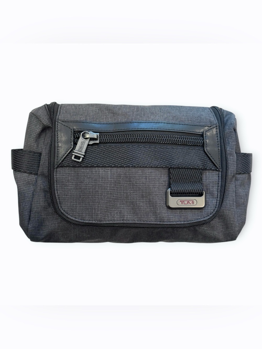 NWOT Authentic Tumi Broadview Zip Travel Kit Toiletry Grey